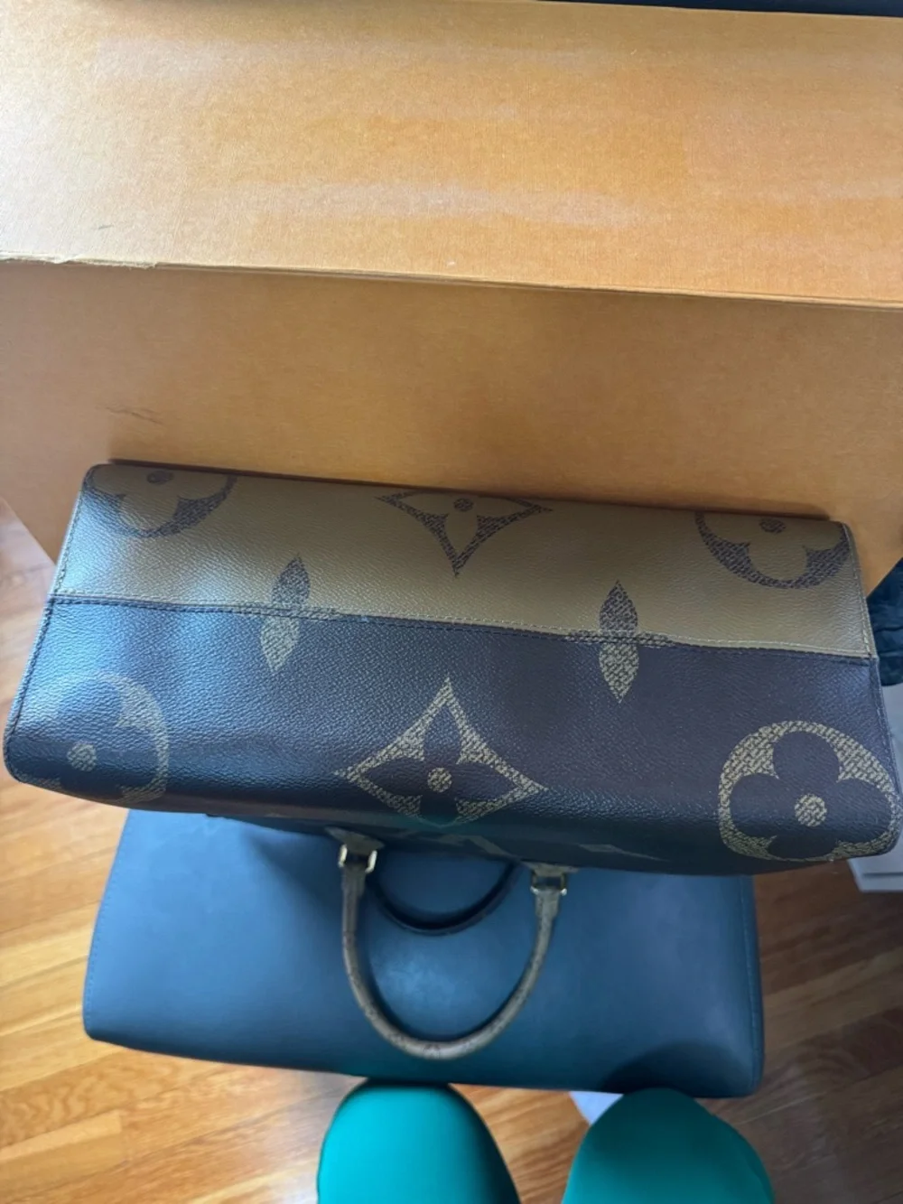 Louis Vuitton OnTheGo MM - Picture 7 of 16